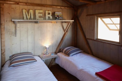 Cabane Lodge Standard 38m² 2 bedrooms sheltered terrace 12m² + TV