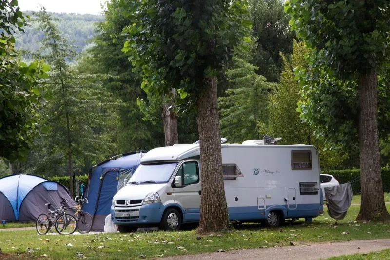 Forfait Confort (1 Tente Ou Caravane Ou Camping-Car / 1 Voiture / Électricité 10A)