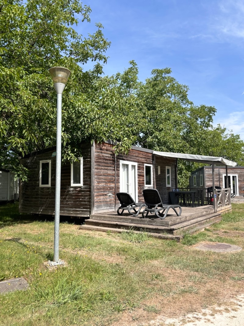 Mobil-Home Comfort 30m² 2 kamers + halfoverdekt terras + TV + AIRCONDITIONING