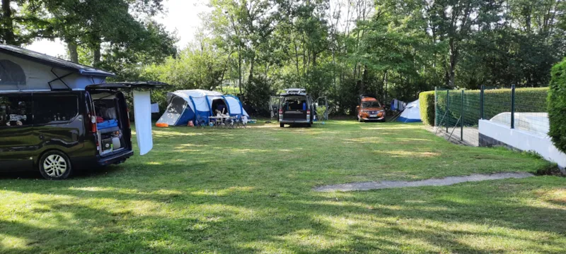 Emplacement Sans Électricité Tente Ou 1 Van Ou 1 Fourgon Aménagé