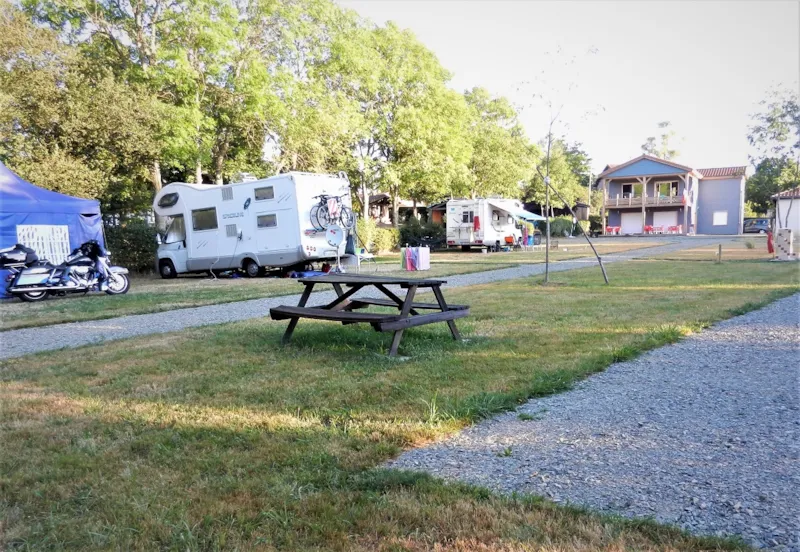 Emplacement Sans Électricité Tente Ou 1 Van Ou 1 Fourgon Aménagé