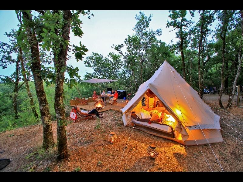 TENTE GLAMPING - Deux tentes sur l'emplacement 2/4 Pers.