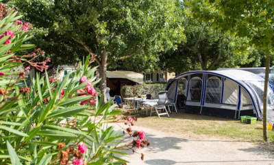 Classic pitch: tent, caravan or camper + 1 vehicle + electricity — 1