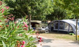 Kampeerplaats(en) - Classic Confort Standplaats : Auto + Tent / Caravan Of Kampeerauto + Elektriciteit - Camping Paradis Les Amarines