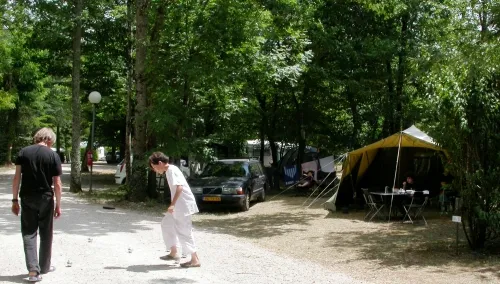 Emplacement Privilège 130M² (1 Tente, Caravane Ou Camping-Car / 1 Voiture / Électricité + Eau)