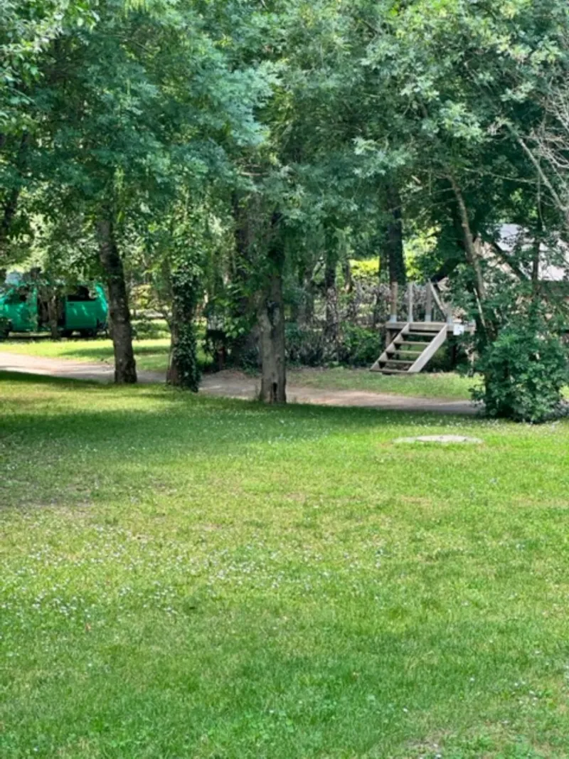 Emplacement Confort 80M² (1 Tente, Caravane Ou Camping-Car / 1 Voiture / Électricité)