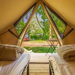 Location - Tente Prêt À Camper 6M² 1 Chambre - Sans Sanitaires + Terrasse 3M² - Flower Camping LA PLAGE à St Cirq Lapopie