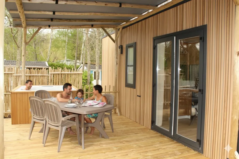 Location - Mobil-Home Premium 40M² Avec Spa -3 Chambres - 2 Salles De Bain + Terrasse 25M² - Tv - Clim - - Flower Camping LA PLAGE à St Cirq Lapopie