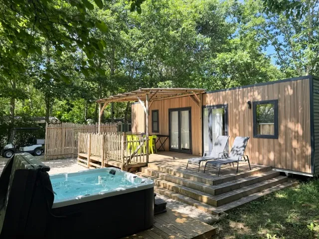 Location - Mobil-Home Premium 40M² Avec Spa -3 Chambres - 2 Salles De Bain + Terrasse 25M² - Tv - Clim - - Flower Camping LA PLAGE à St Cirq Lapopie