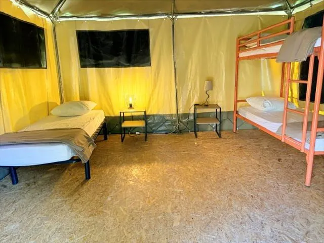Tente Prêt À Camper 16M² 2  - Sans Sanitaires