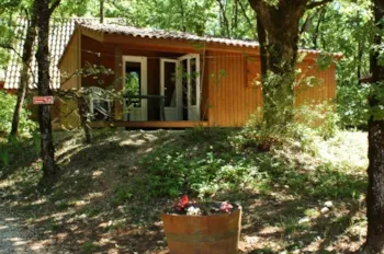 Location - Chalet 4 Places Plain Pied Avec Terrasse Couverte À Saint Cirq Lapopie - Camping LA TRUFFIERE à Saint Cirq Lapopie