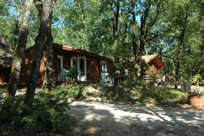 Chalet 4 Places Plain Pied Avec Terrasse Couverte À Saint Cirq Lapopie