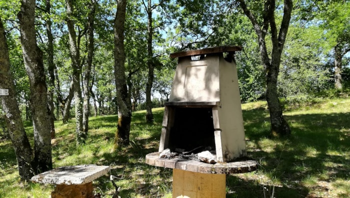 Tres Grand Emplacement+150 M2 Tarif Incluant 2 Adultes+Frigo+Électricité. Capacité Jusqu'à 10 Pers