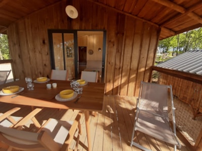 2 CABINS ON PILTOTIS LINKED BY A PANORAMIC VIEW WALKWAY (1 cabin for 5 and a cabin for 2 connected b