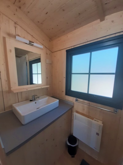 DELUXE FAMILY CABIN ON STILLS
