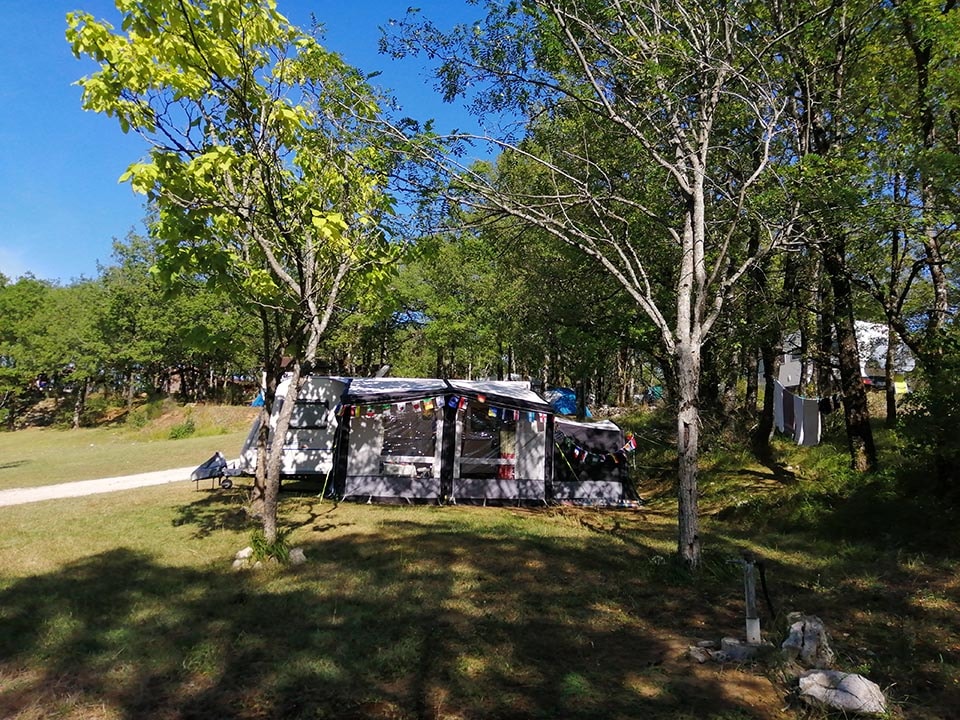 Camping LA TRUFFIERE à Saint Cirq Lapopie — Photo 10