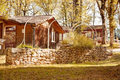 Chalet overlooking the swimming pool and the playground