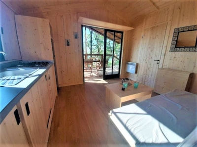 2 CABINS ON PILTOTIS LINKED BY A PANORAMIC VIEW WALKWAY (1 cabin for 5 and a cabin for 2 connected b