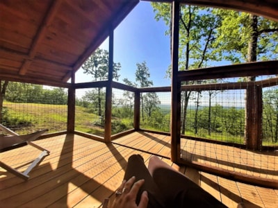 2 CABINS ON PILTOTIS LINKED BY A PANORAMIC VIEW WALKWAY (1 cabin for 5 and a cabin for 2 connected b