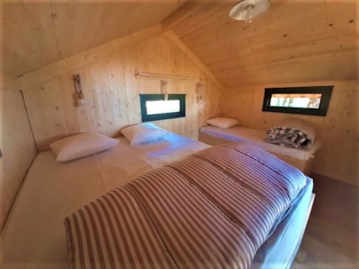 2 CABINS ON PILTOTIS LINKED BY A PANORAMIC VIEW WALKWAY (1 cabin for 5 and a cabin for 2 connected b