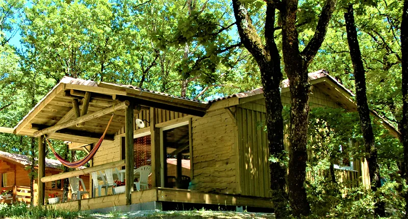 Chalet Ombrage Avec Terrase Couverte  Vue Sur Les Piscines Et Les Jeux