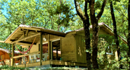 Location - Chalet Ombrage Avec Terrase Couverte  Vue Sur Les Piscines Et Les Jeux - Camping LA TRUFFIERE à Saint Cirq Lapopie