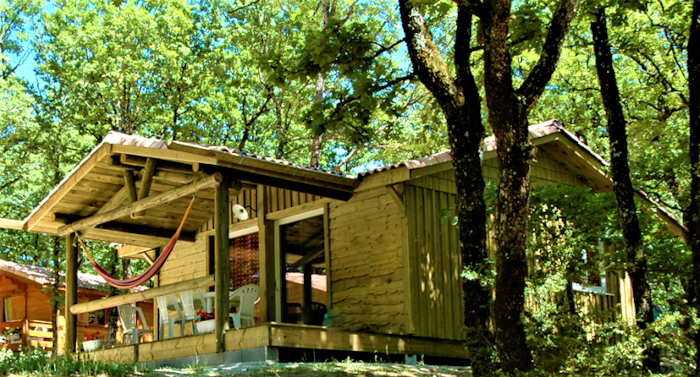 Chalet Ombrage Avec Terrase Couverte  Vue Sur Les Piscines Et Les Jeux