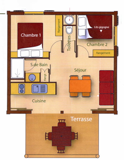 Chalet overlooking the swimming pool and the playground