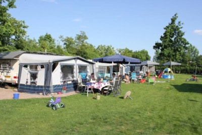 Comfort pitch caravan 120m² / 6 amp. — 2