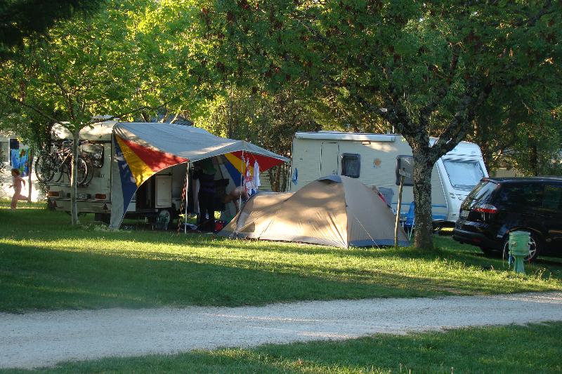 Betrieb Camping LES GRAVES - St Pierre Lafeuille