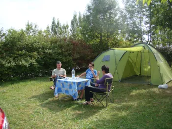Stellplatz - Stellplatz Ohne Strom - Camping LES GRAVES