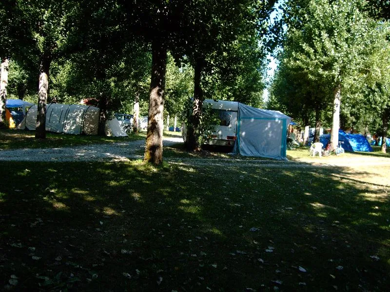 Emplacement + 1 Véhicule + Électricité