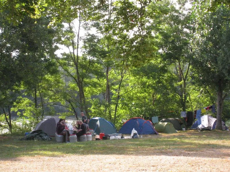 Emplacement - Emplacement + 1 Véhicule + Électricité - Camping Les Borgnes