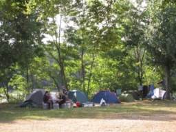 Stellplatz - Stellplatz + 1 Auto + Strom - Camping Les Borgnes