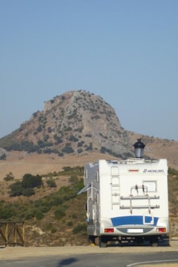 Parcela - Parcela Autocaravana, Electricidad 16A - Camping Pueblo Blanco