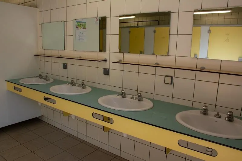 Roulotte Au Bord De L'eau