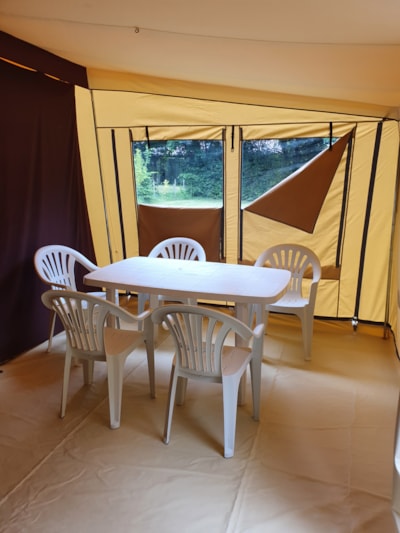 "3-bedroom "Tente Meublée Confort