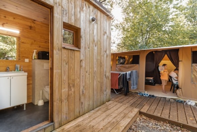 "3-bedroom "Tente Meublée Confort