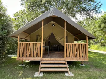 Mietunterkunft - „Premium Mini-Wood Lodge Wood“ 2 Schlafzimmer - La Vallée des Vignes