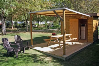 Stellplatz - Stellplatz Premium Pack Cozy + Strom 16 Amp Und Dienste Plus - Le Ventoulou Sites et Paysages