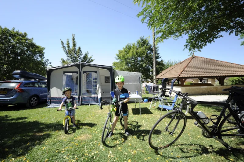 Emplacement Confort 100 M² + Électricité 10 A
