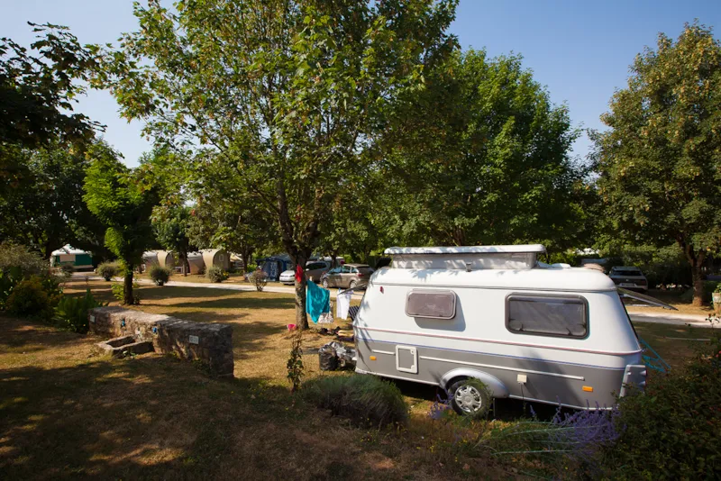 Emplacement Confort 100 M² + Électricité 10 A