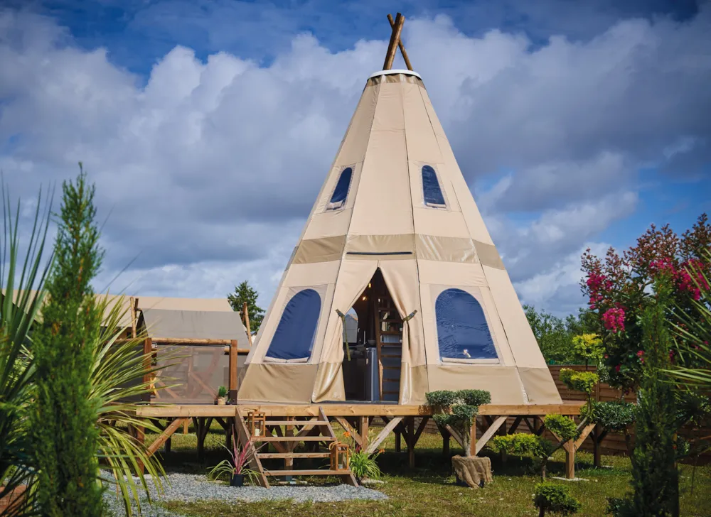 Accommodation - Tipi Insolite Premium Cochise 2 Ch. - Sdb - Le Ventoulou Sites et Paysages
