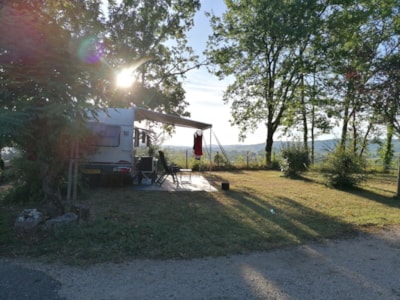 Pitches with view over the Lot valley