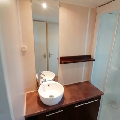 Spacious luxury mobile home with air conditioning