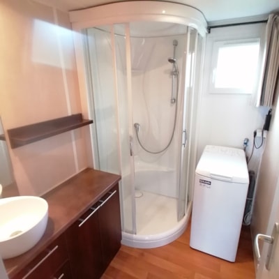 Spacious luxury mobile home with air conditioning