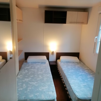 Spacious luxury mobile home with air conditioning