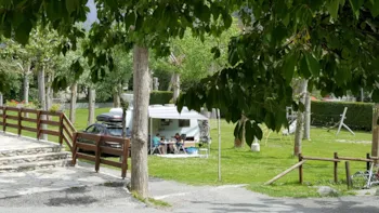 Emplacement - Emplacement: Voiture + Tente/Caravane Ou Camping-Car - Nou Camping