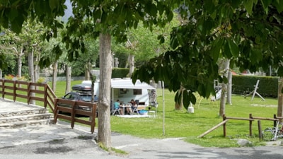 Pitch: car + tent/caravan or camping-car — 1