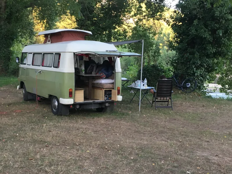 Forfait Emplacement - 1 Véhicule + Tente Ou Caravane + Électricité